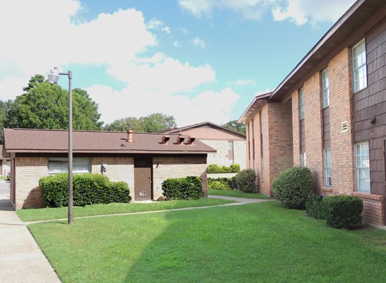 Brookwood Plaza Apartments