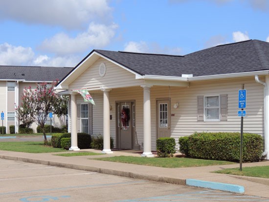 Fox Creek Apartments