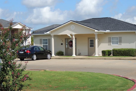 Fox Creek Apartments