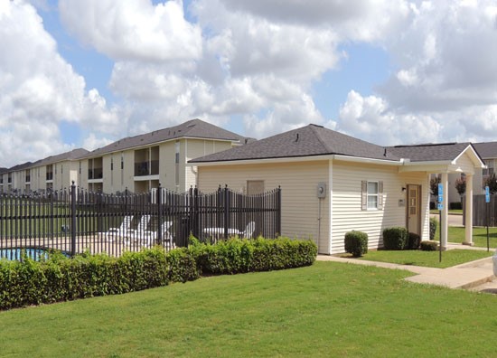 Fox Creek Apartments