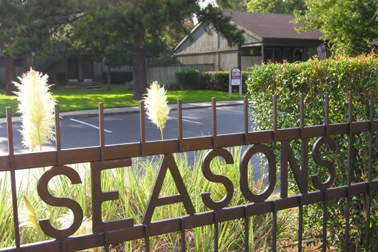 Seasons Apartments
