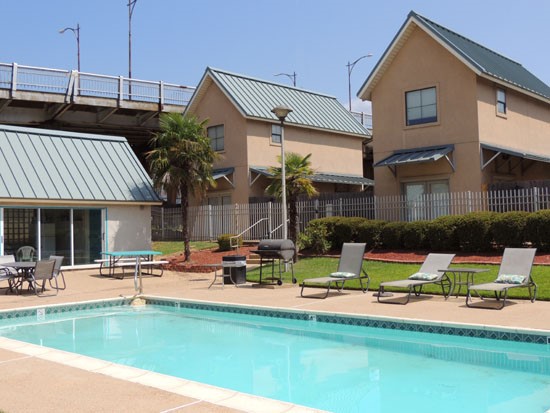 United Jewelers Apartments