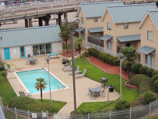 United Jewelers Apartments